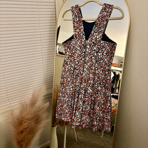 BCBGeneration Spring Dress size 6 - Picture 3 of 4